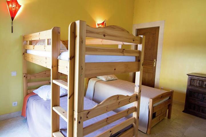 Location de vacances pour 5 personnes, avec Jacuzzi et Terrasse ainsi que Jardin et Piscine à Montfrin - 4