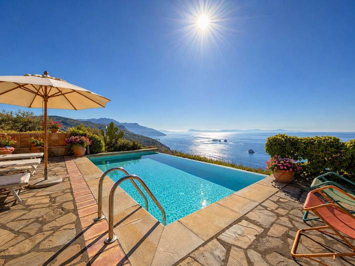 Amore Rentals - Villa Raffaella con Piscina Privata e Vista Mare in Massa Lubrense, Sorrento Coast