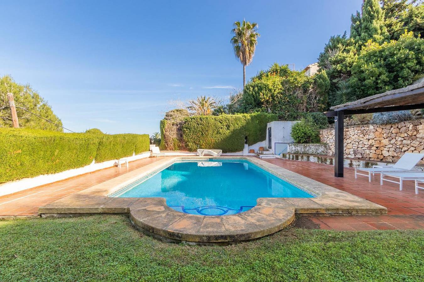 Luxe boetiekvilla met panoramisch uitzicht op zee en voldoende ruimte voor gezinnen of groepen. in Cap Martí, Jávea