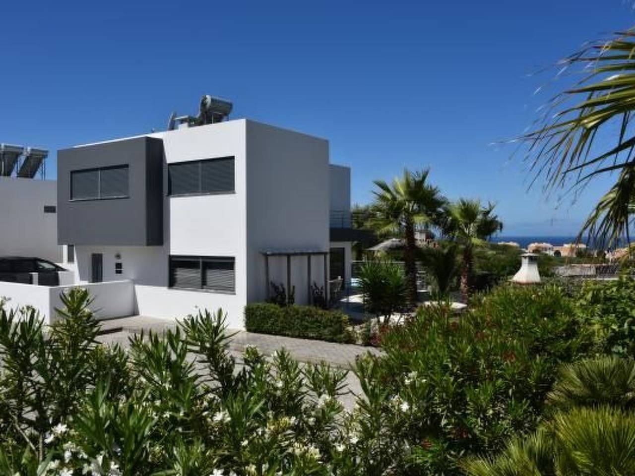 Moderne Villa mit privatem Pool und Meerblick in Atalaia, Distrito de Lisboa