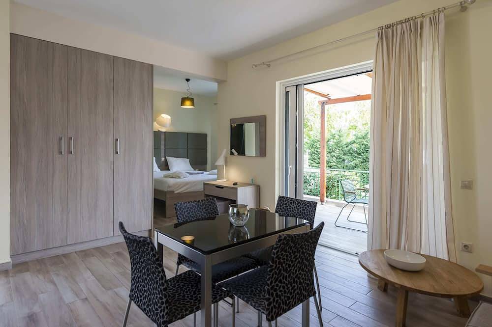 Estia, stilvolle Villa, nur einen Schritt vom Sandstrand entfernt in Finikounda, Messenien