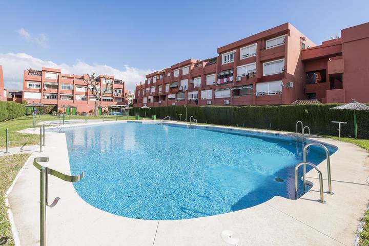 Entire holiday apartment, Camarote De Algetares - Apartment with shared pool and free Wifi. in Playa de Getares, Algeciras