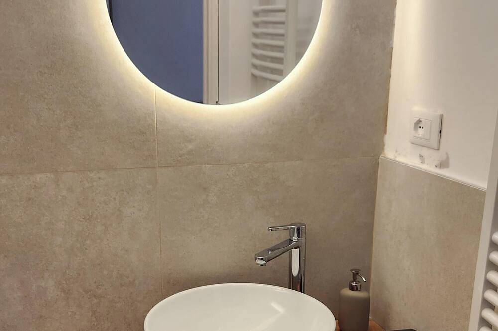 Apartamento entero, Gaia Suites 10 minutes from downtown with private parking in Turín, Provincia de Torino