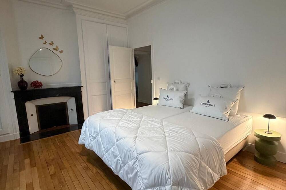 Maison avec parking, proche centre - 15 pers. in Le Mans, Sarthe