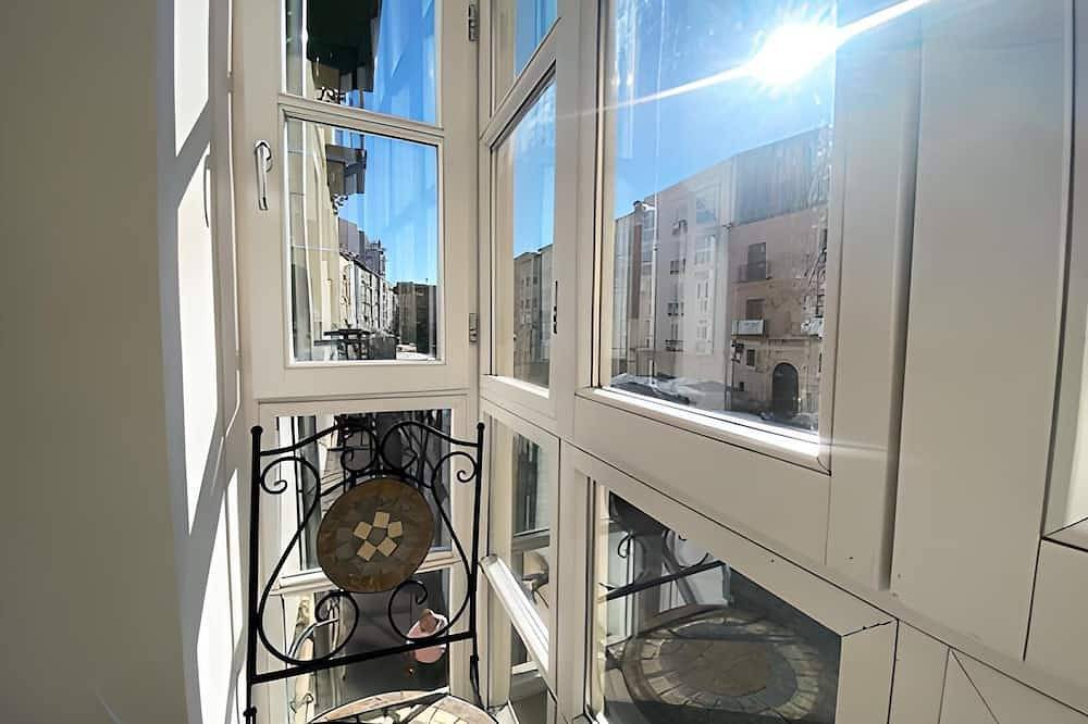 Entire apartment, La Flora Fountain Suite Apartment in Burgos, Burgos Province