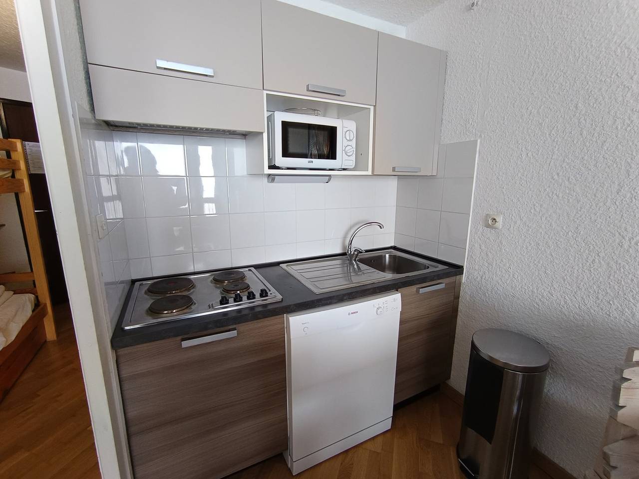 Studio entier, Studio rénové, accès pistes, parking in Montgenèvre, Région de Briançon