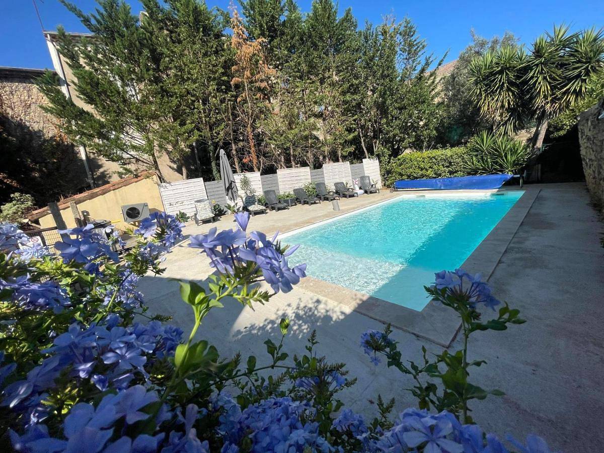 Appartement entier, One-Bedroom Apartment in Roujan, Côte méditerranéenne (France)