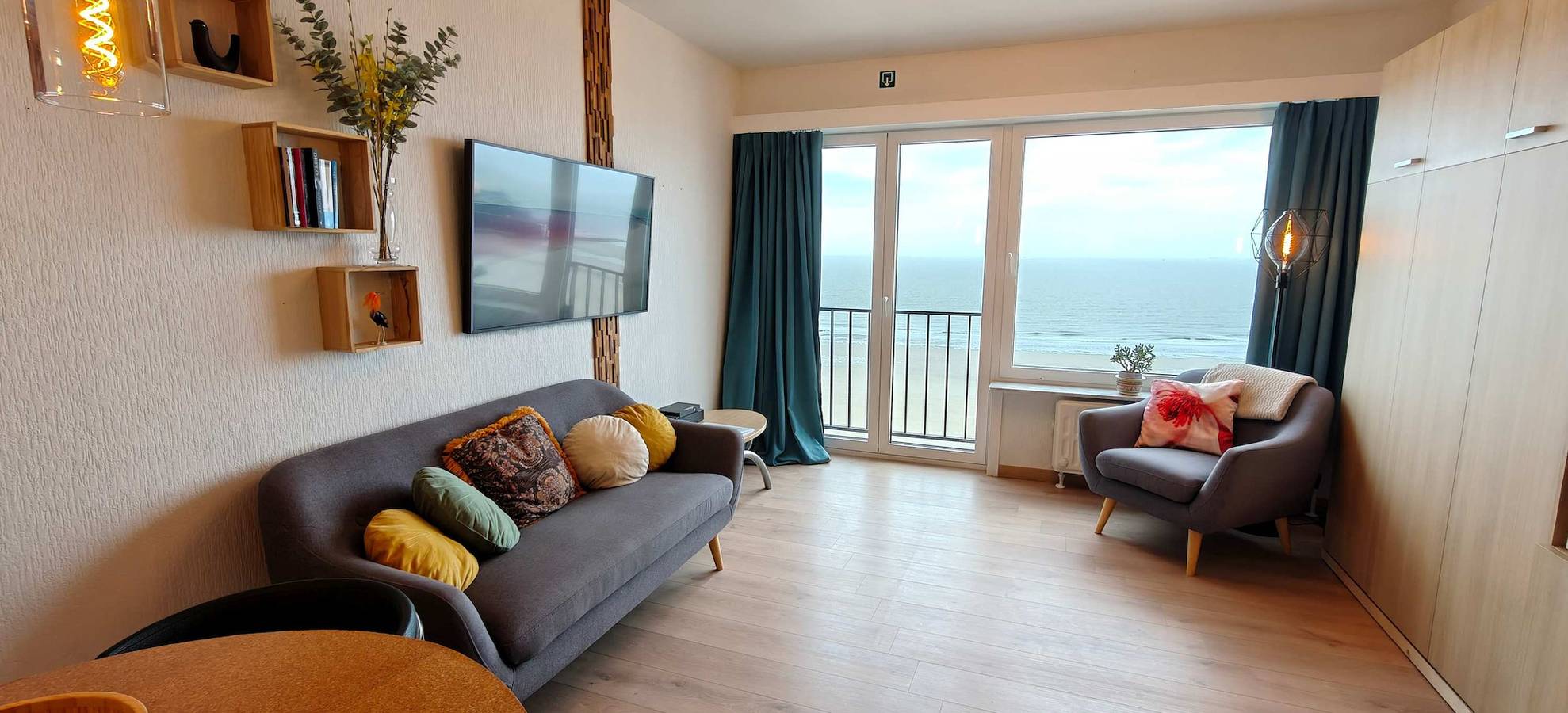 Appartement entier, Seafront Studio w/Stunning Sea Views in Blankenberge, Côte belge