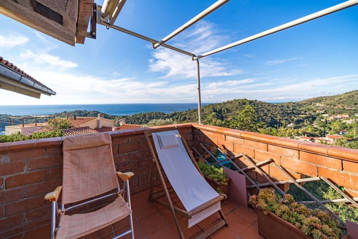 Ferienwohnung für 5 Personen, mit Balkon und Terrasse in Fetovaia