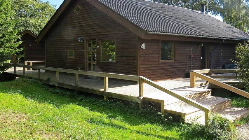 Feriehus for 9 personer, med terrasse og jacuzzi i tillegg til sauna, dyr tillatt i Hou