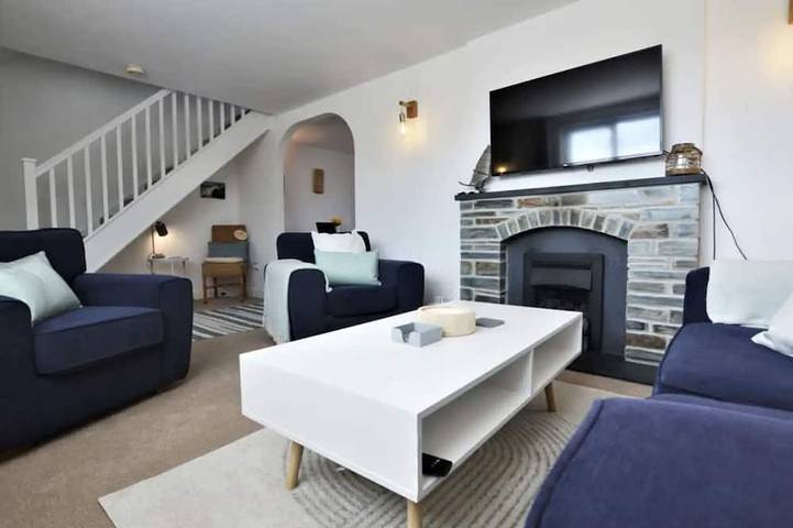 Family friendly home 100m from the beach in Hayle, Cornwall
