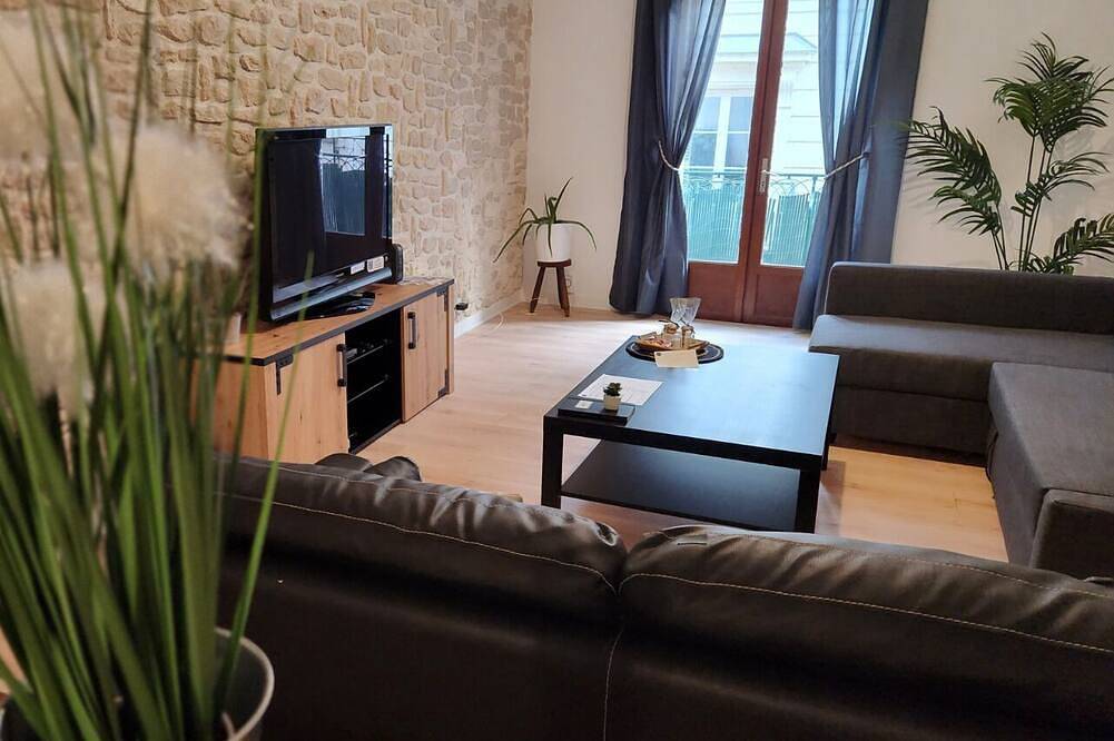 Geheel appartement, Magnificent Triplex, 5 mn from the Cathedral of Tours, refurbished in Tours, Tours en omgeving