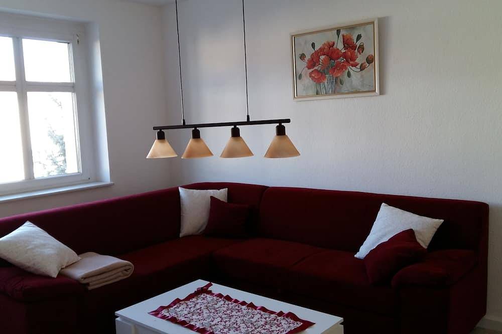 Ganze Wohnung, Gemütliche Ferienwohnung mit Blick auf die Weinberge in Top-Lage in Radebeul, Meißen Region