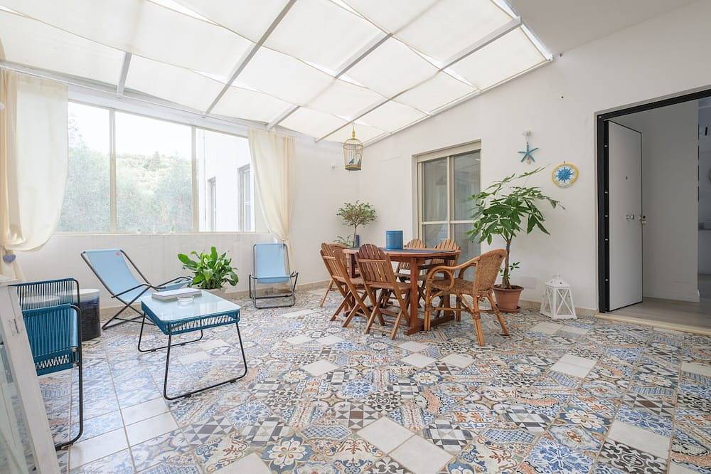 Holiday Home 'Tra Mare e Lago' with Private Terrace, Wi-Fi and A/C in Torre Faro, Messina