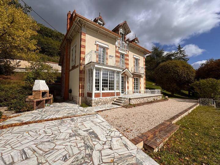 Villa des sources en bord de Seine in Vernou-la-Celle-sur-Seine, Seine-et-Marne