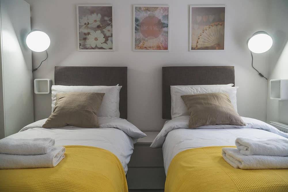 Entire apartment, A Town House in the hub of Marple Bridge in Stockport, Greater Manchester