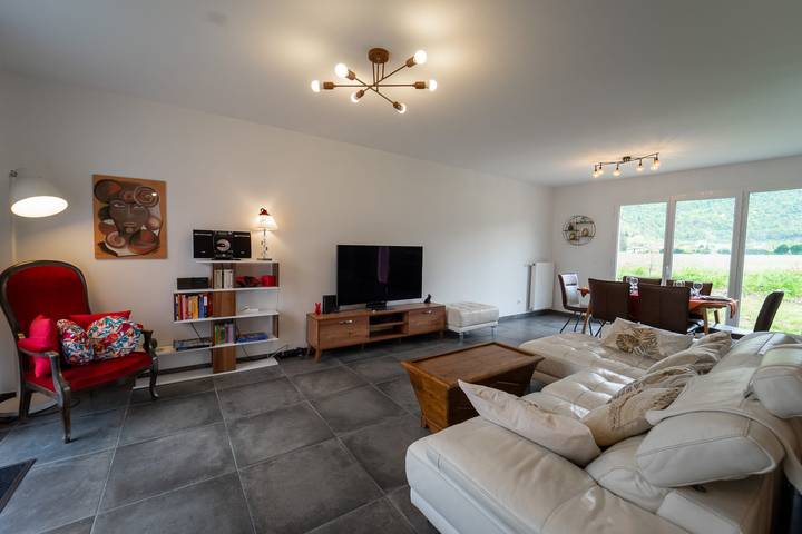 Location de vacances pour 8 personnes, avec jardin, adapté aux familles à Doussard - 3