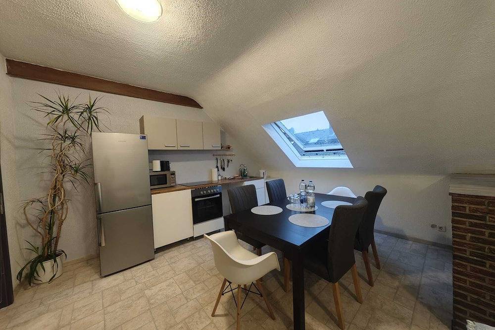 Entire apartment, Bright 3-room apartment with 7 beds in Krefeld, Lower Rhine