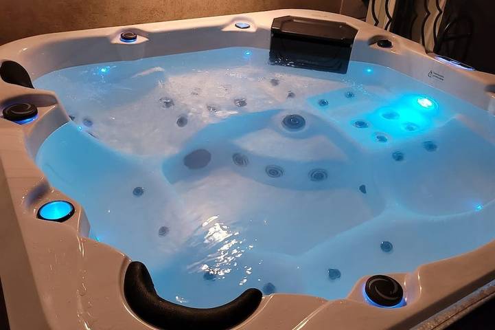 Location de vacances pour 4 personnes, avec balcon ainsi que jacuzzi et jardin, animaux acceptés à Vert-le-Grand