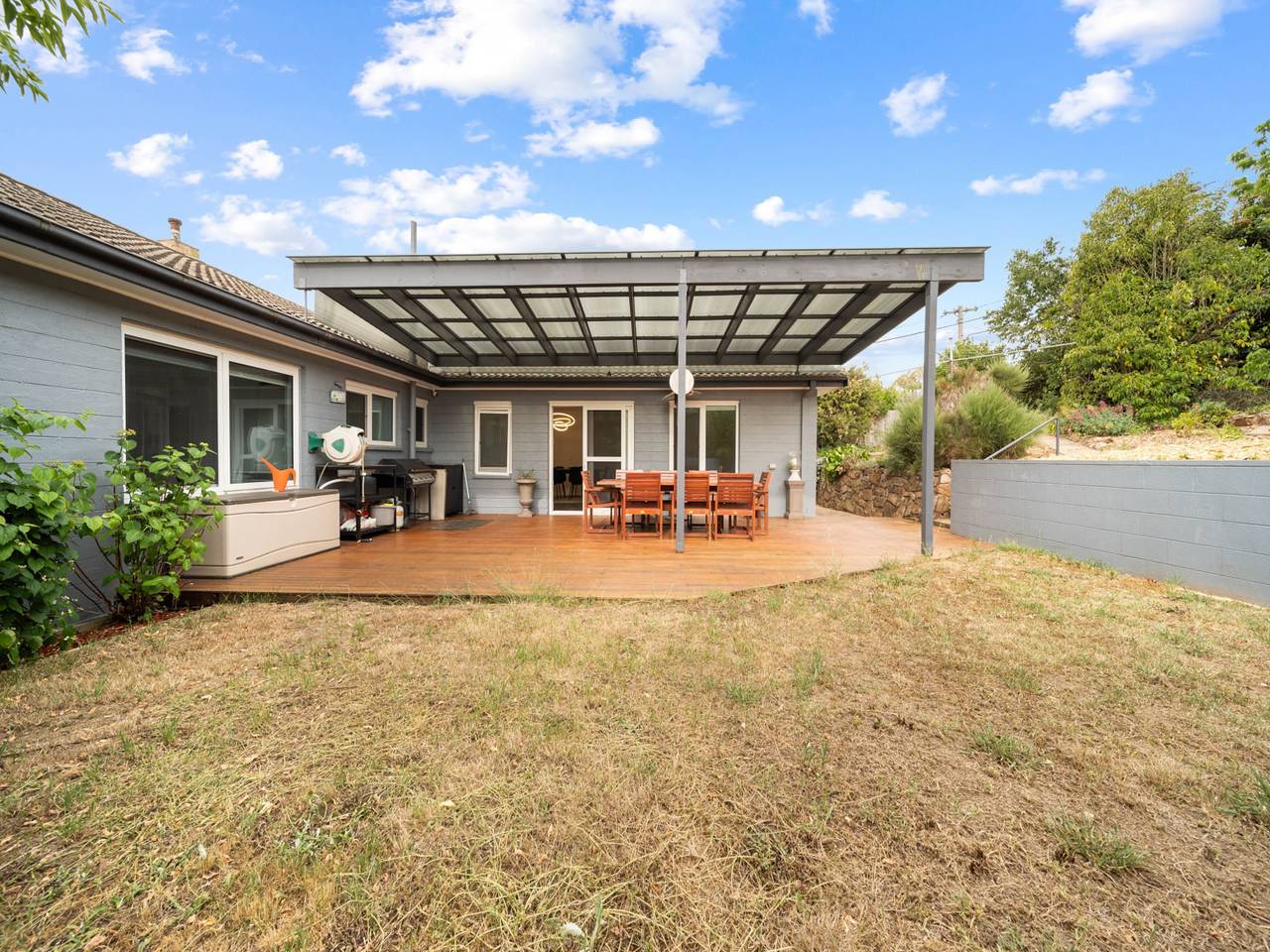 Holiday Apartment for 8 People in Woden, Canberra