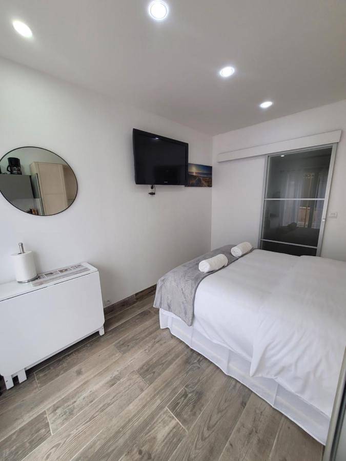 Gîte pour 2 personnes, avec jardin à La Trinité - 4