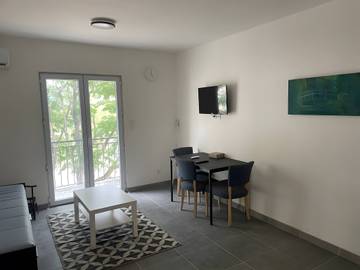 Gîte pour 4 personnes, avec jardin à Poussan