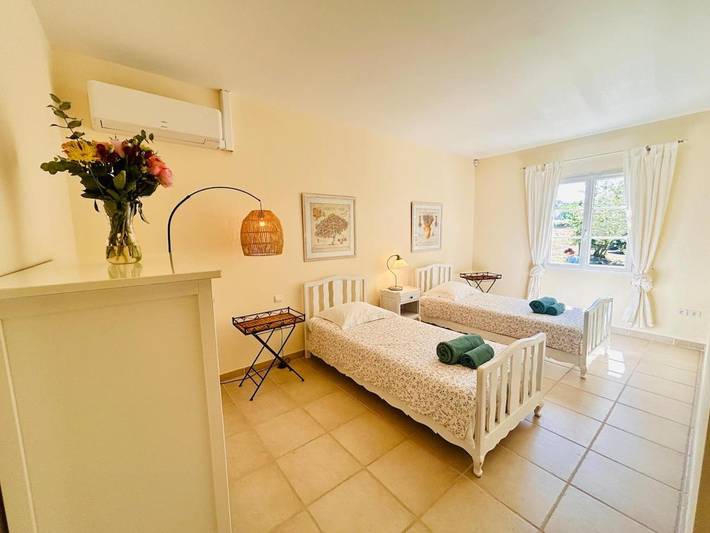 Location de vacances pour 8 personnes, avec Terrasse ainsi que Piscine et Vue à Flaux - 2