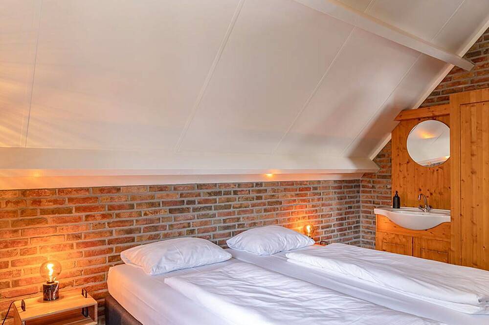 Wunderbares alleinstehendes Ferienhaus für 16 Leute mit  W-Lan, Tv und Terrasse in Losser, Twente