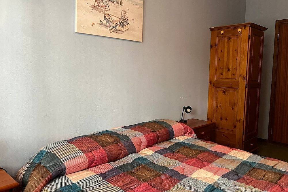 Entire apartment, A 400 Metri dal Mare Appartamento Quadrilocale per Famiglie con 6 Posti Letto, in Taggia (City), Taggia