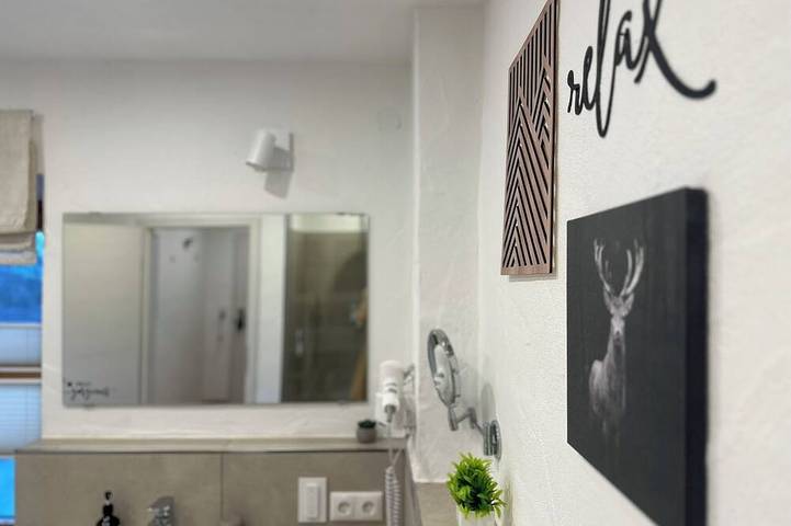 Ganze Wohnung, Ferienwohnung Rosa 35qm mit Balkon in Schechen, Landkreis Rosenheim