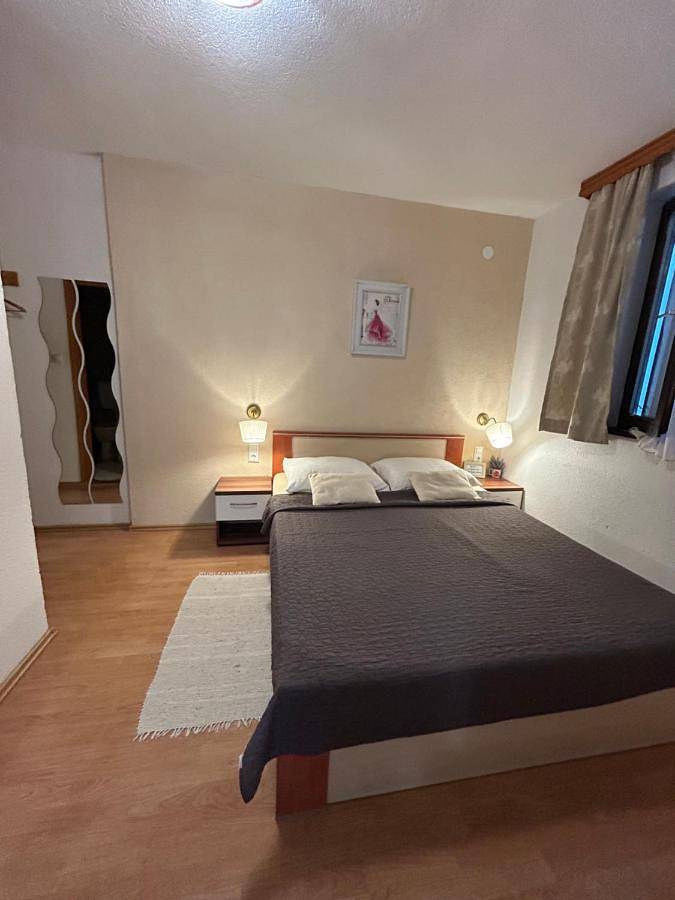 Gîte pour 7 personnes, avec vue et terrasse dans Poljanak - 2