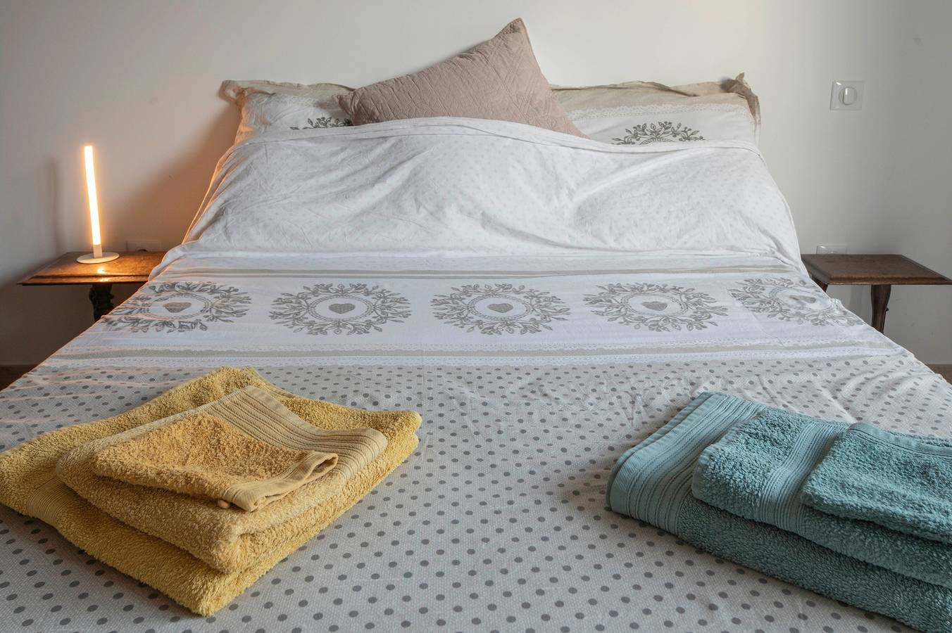 Bed and Breakfast 'Chambre 2' con vistas a la montaña, piscina compartida y Wi-Fi in Aléria, Región de Corte
