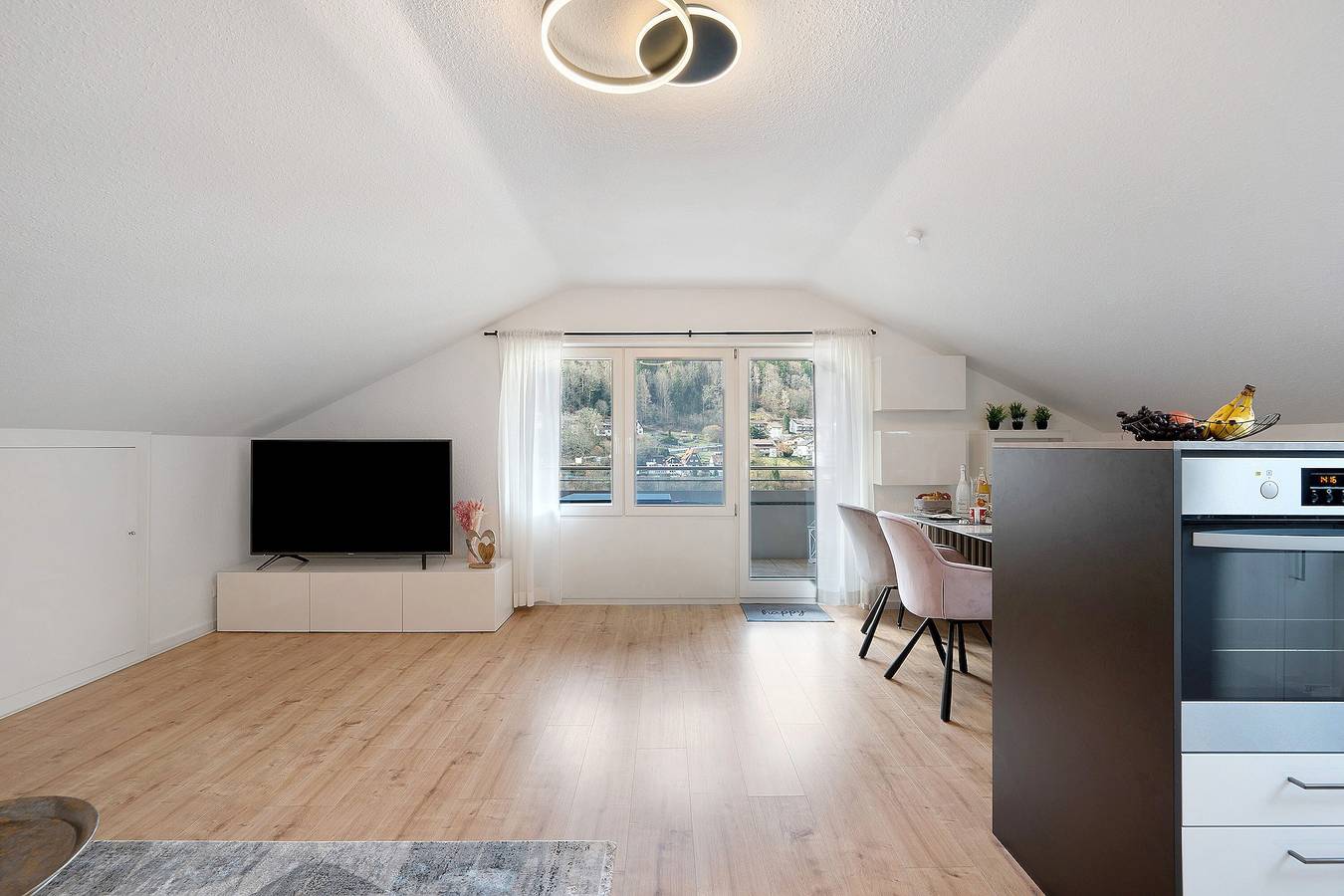 Apartamento entero, Apartamento 'Kraft' con vistas a la montaña, balcón y Wi-Fi in Bad Wildbad, Northern Black Forest