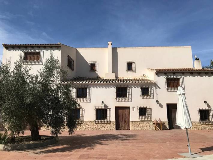 Casa de huéspuedes para 20 personas, con Jacuzzi y Terraza además de Jardín y Piscina en Vélez-Blanco