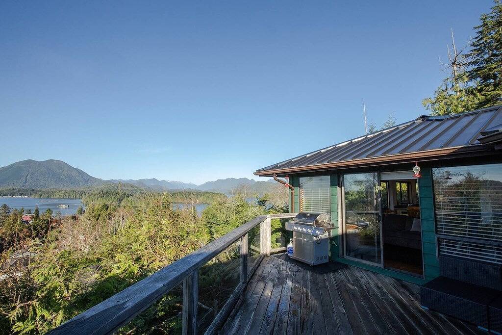 Eagle View House-Ocean I Hot Tub I Barrel Sauna! in Tofino, Alberni-Clayoquot Regional District