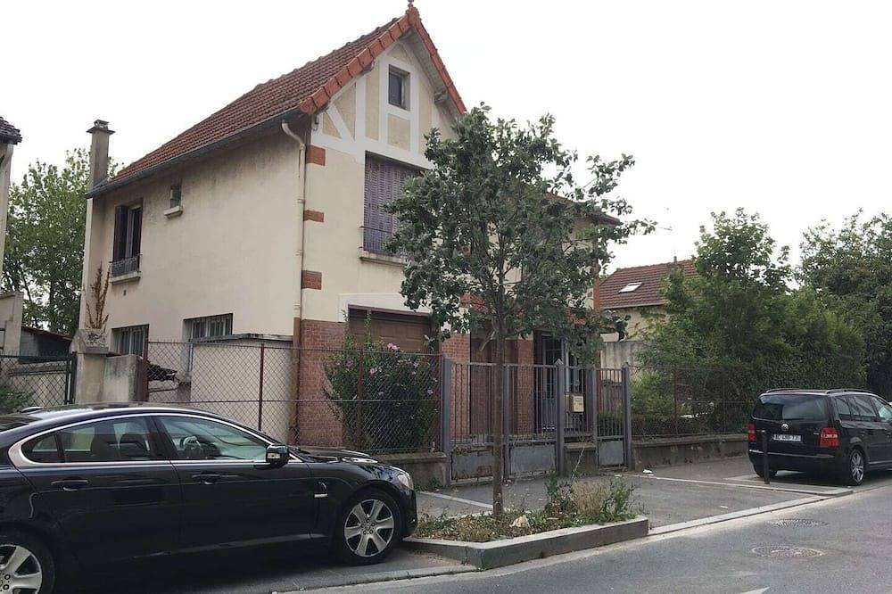 Sanitized Wonderful Paris 5 in Vitry-sur-Seine, Valle del Marne