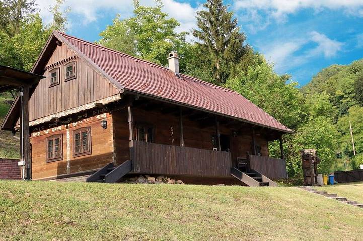 Ferienhaus für 5 Personen, mit Balkon und Whirlpool sowie Garten