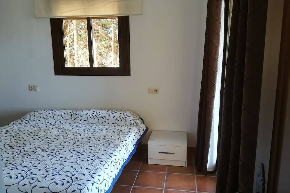 Villaencampodegolfconvistasycercadelcentrodelpuebloylaplayaminutosdemarbella in Valle Romano, Estepona