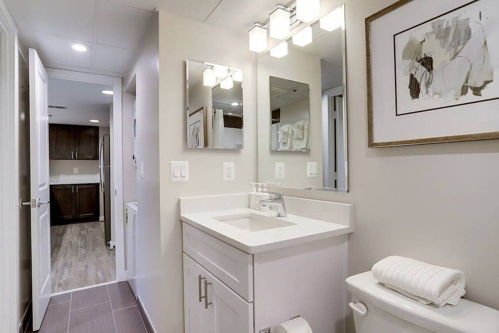 Ganze Wohnung, Sojourn | Courtland Towers Metro Accessible in Arlington (VA), Arlington County