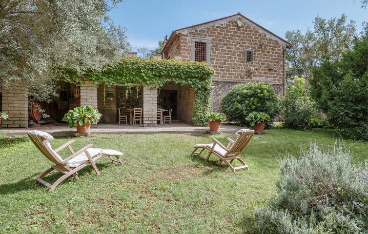 Apartamento moderno con terraza y aparcamiento, a 2,5 km de Commenda in Montefiascone, Provincia de Viterbo