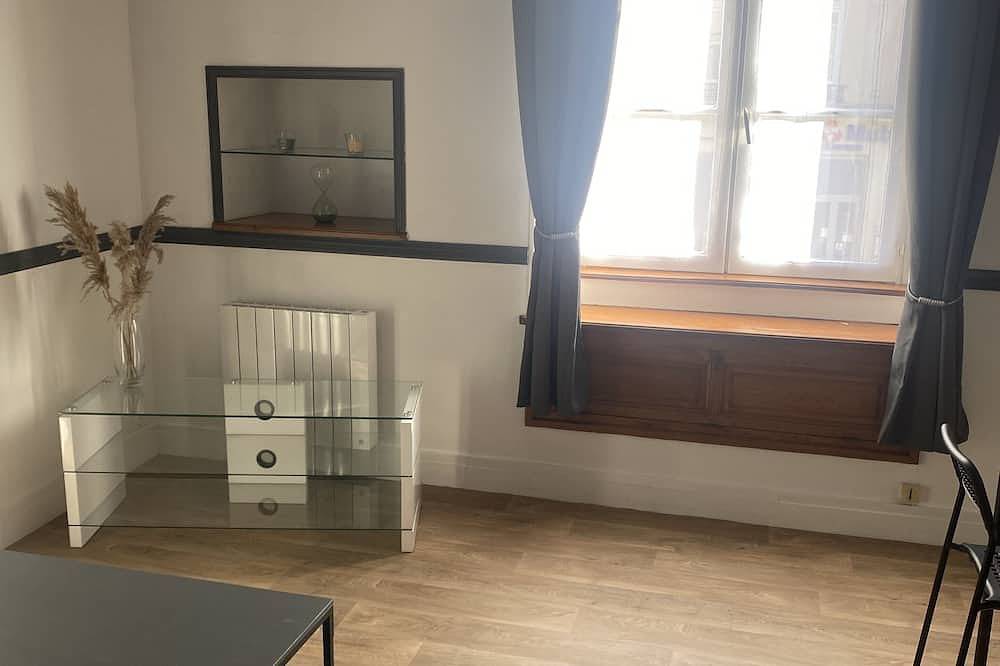 Appartement entier, Appartement centre ville 1 chambre, cuisine aménagée in Crépy-en-Valois, Oise