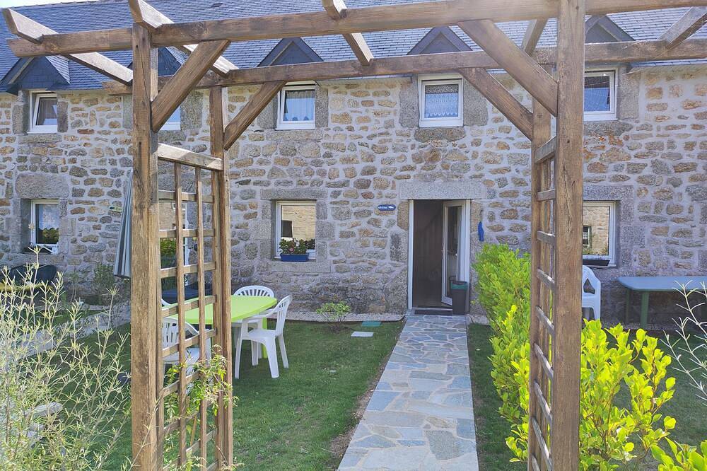 Quiet gîte in an old farmhouse, 10 minutes' walk from the beach in Trégunc, Côte de Cornouaille