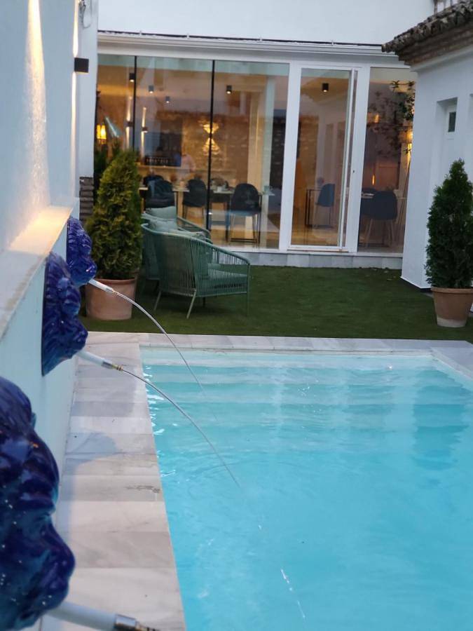 Hôtel pour 3 personnes, avec balcon ainsi que jardin et piscine - 1