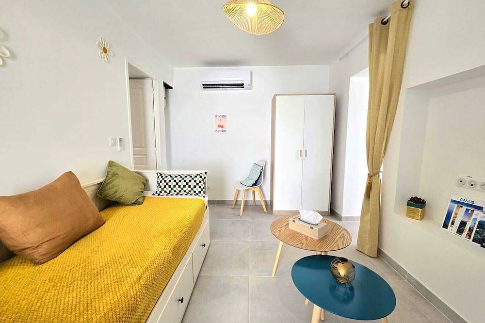 Entire apartment, Studio with separate entrance in Toulon, Toulon region