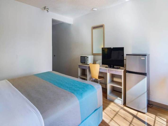 Entire apartment, 1 queen bed|mobility accessible|Nsmk in Wasco County