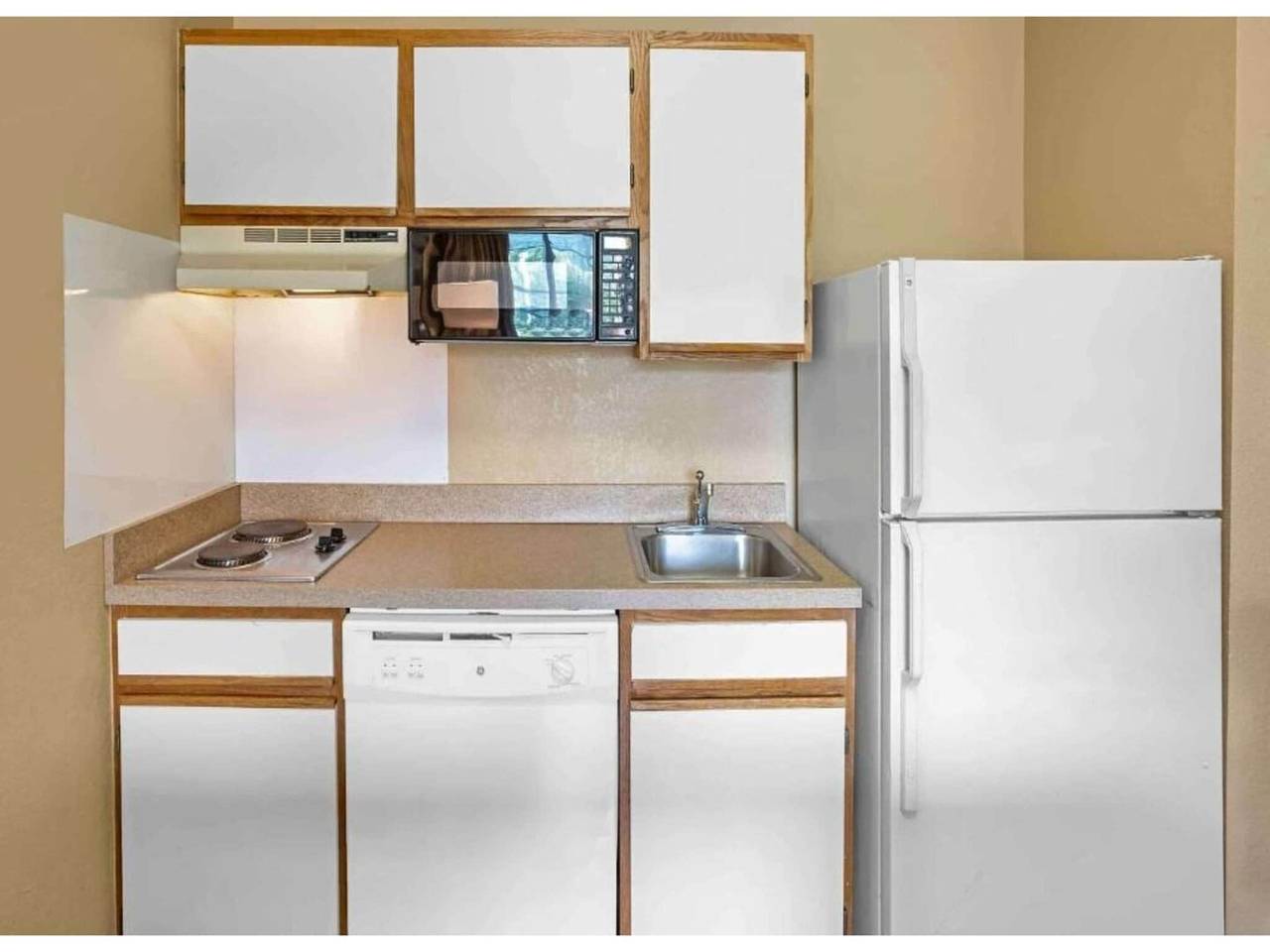 Entire apartment, 2 Full Beds | Non-Smoking, Kitchen in Fishkill, Dutchess County