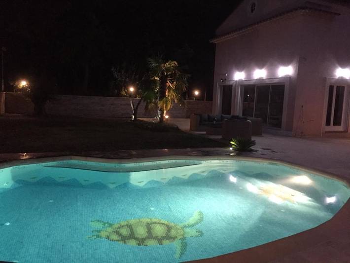 Location de vacances pour 8 personnes, avec piscine ainsi que vue et jardin, adapté aux familles à Villecroze - 3