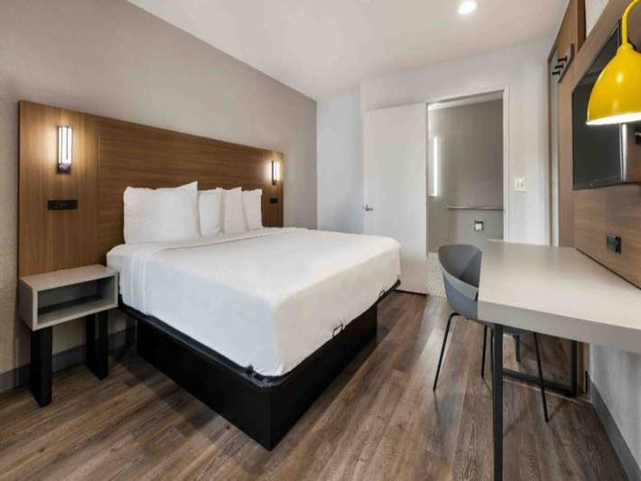 Apartamento entero, 1 cama king size | No fumadores in Santa Ana (california), Condado de Orange