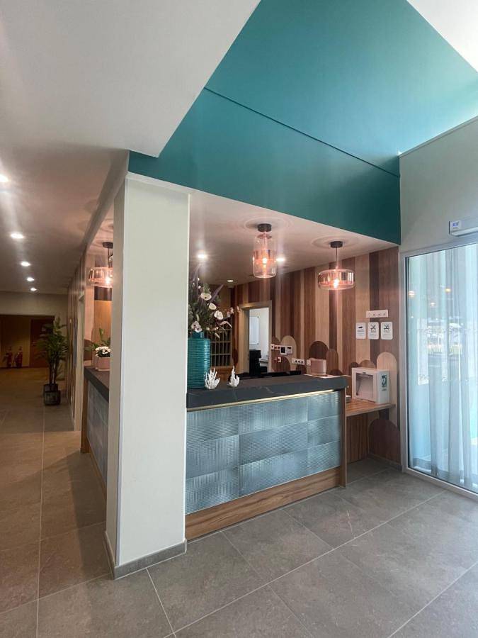 Aparthotel para 3 personas, con piscina y jardín - 1