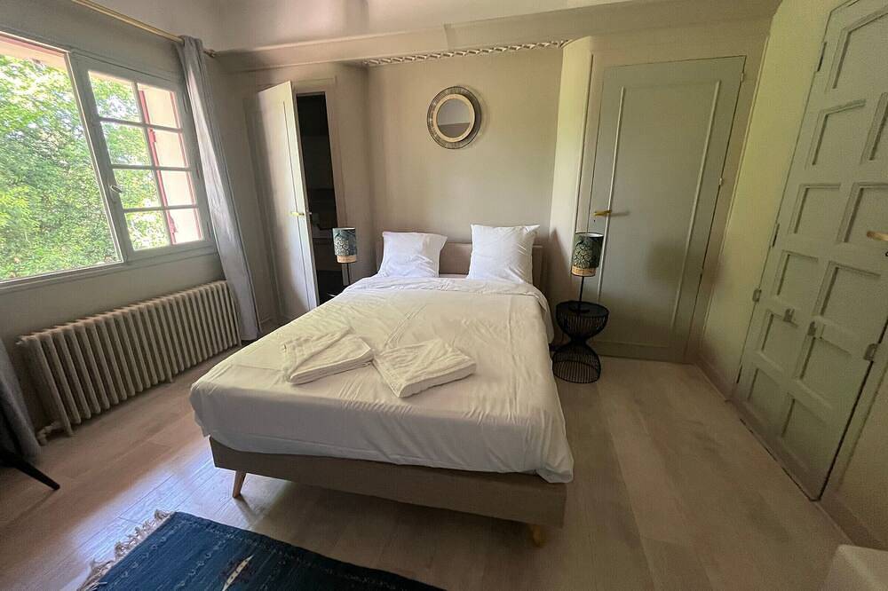 Villa avec Piscine Intérieure, 5 Chambres, Proche Plage et Commerces à Arcachon in Arcachon, Région d'Arcachon